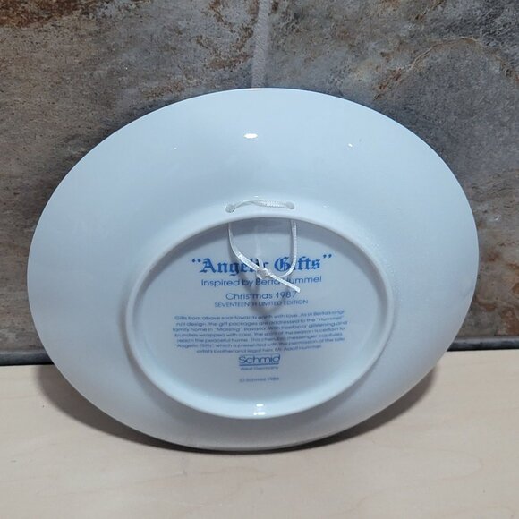 Schmid Hummel Christmas 1987 Angelic Gifts Decorative Wall Hanging Plate - Picture 4 of 11